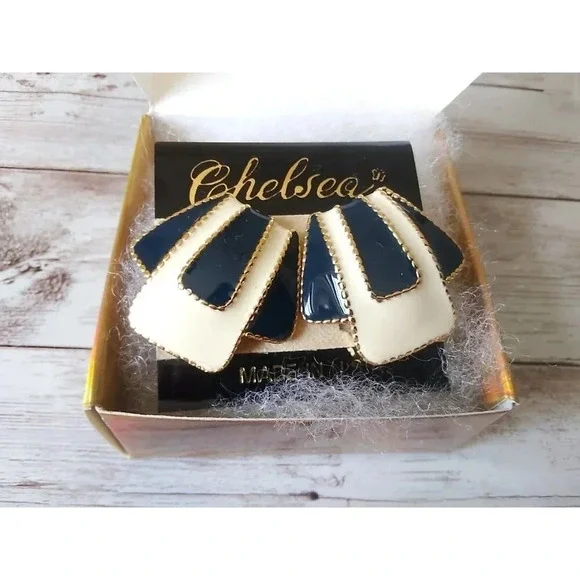 Retro Revival Navy and Ivory Enamel 1980s Pierced Earrings - Picture 5 of 5